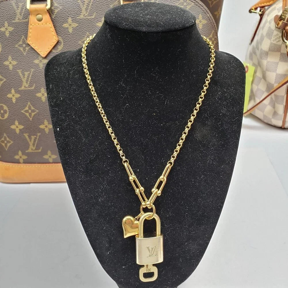 Authentic Louis Vuitton Lock & Key w/ Unbranded Horse ShoeGold PlatedChain - Picture 1 of 11